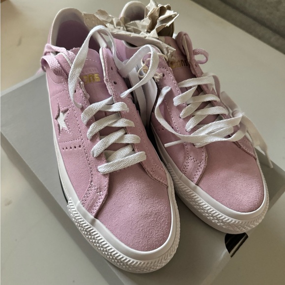 Brand new Urban outfitters pink converse 8.5 womens new in box - Picture 2 of 6